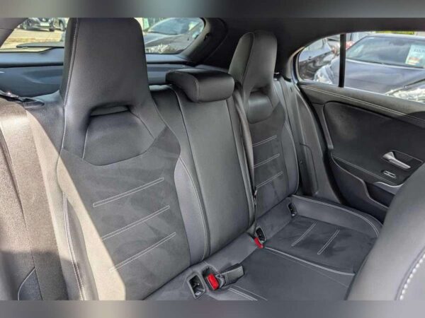 Mercedes-Benz C-Class 2023 - Image 2